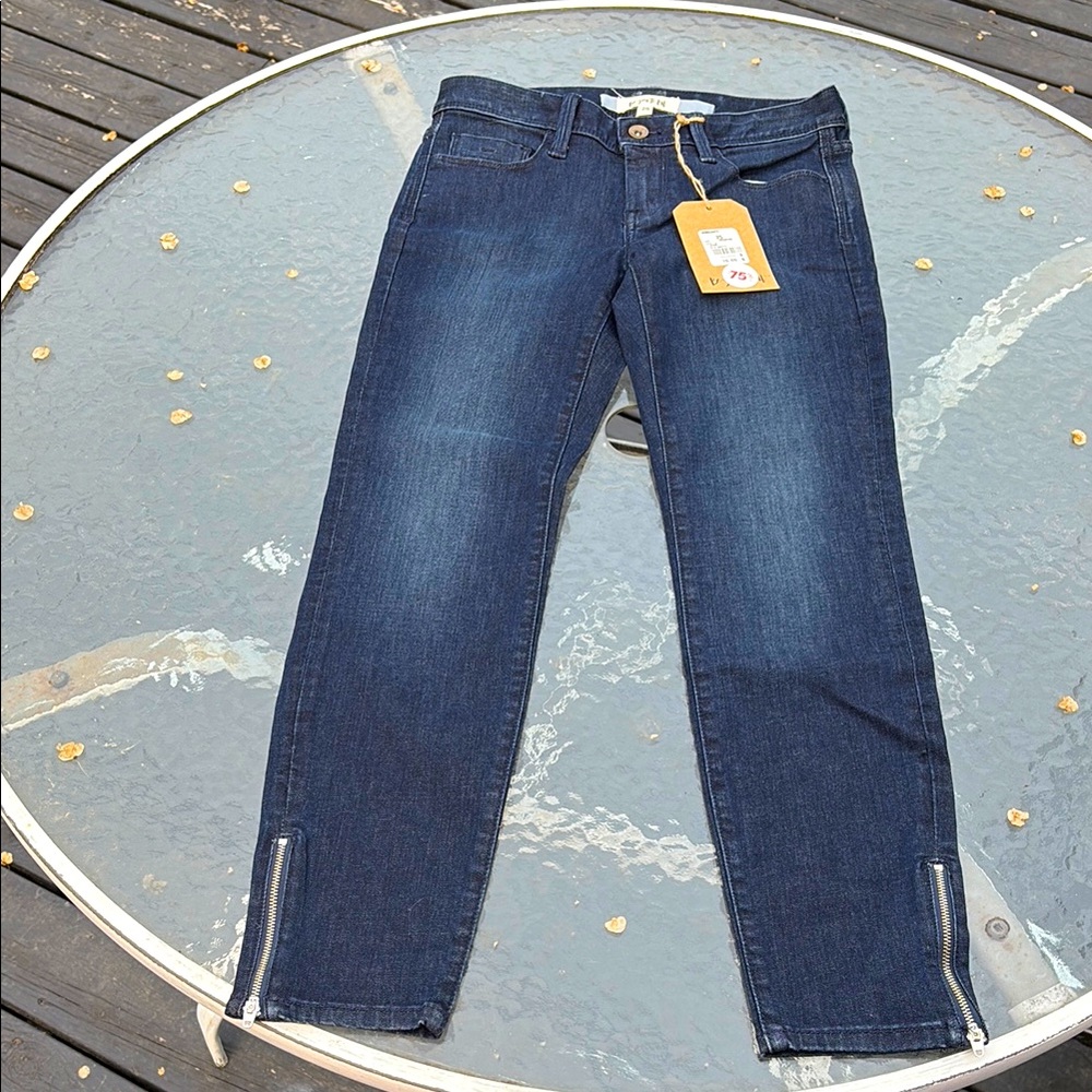 Women’s Blue Jeans – Size 28